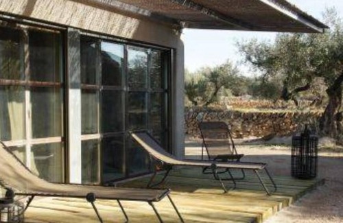 Tortosa Casa | Camp Redo: Finca contemporánea rodeada de olivos.