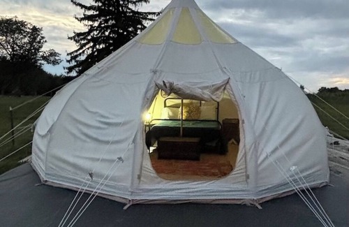 Gillett Alquiler De RV | Camp Sly Fox Bell Tent With A Clear Ceiling. Sleep Under the Stars!