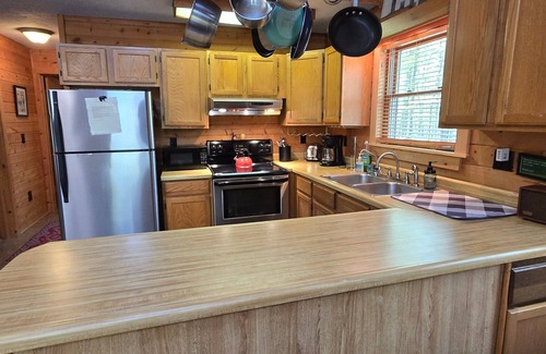 Swanton Cabina | Camp Valentine- charming 3 bedroom cabin with hot tub and fireplace in private setting