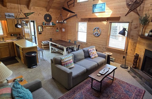 Swanton Cabina | Camp Valentine- charming 3 bedroom cabin with hot tub and fireplace in private setting