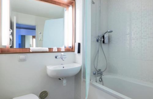 Petite-Foret Hotel | Campanile Valenciennes - Petite-Forêt