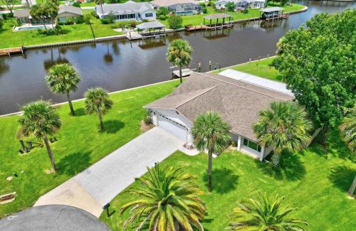 Palm Harbor Casa | Campbell Ct Anchors Landing Waterfront Home Palm Coast Canal View