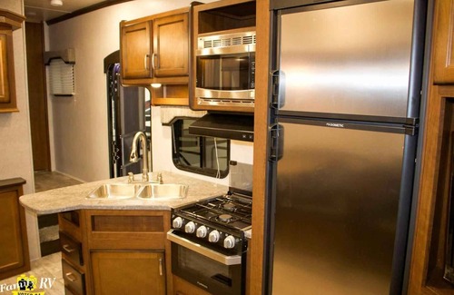 Bloomington Casa | Camper Available for Solar Eclipse Close to Bloomington and sleeps 5