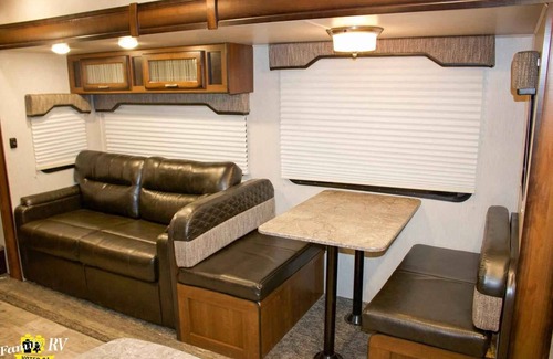 Bloomington Casa | Camper Available for Solar Eclipse Close to Bloomington and sleeps 5