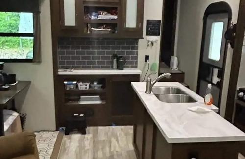Pelham Casa | Upscale Camper w King BR near Amherst