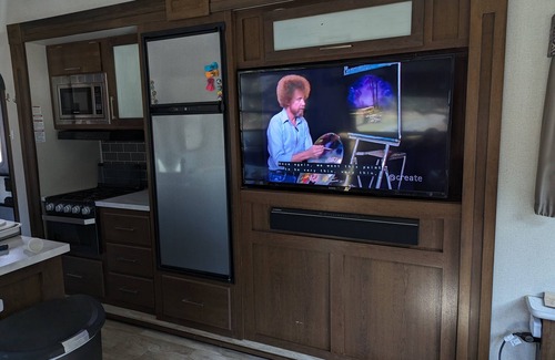 Pelham Casa | Upscale Camper w King BR near Amherst