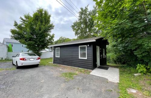 Lincoln Park Casa | Campfire Cottage Fireplace, fire pit & no chores!