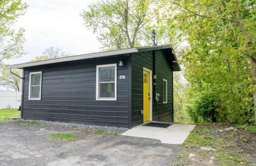 Lincoln Park Casa | Campfire Cottage Fireplace, fire pit & no chores!