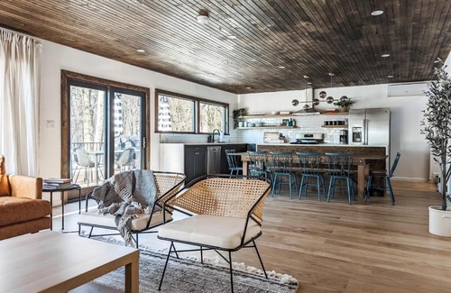Palenville Casa | Campfire Lodge - Luxury Cabin, Kid Friendly, Kaaterskill Falls, Hunter Mountain