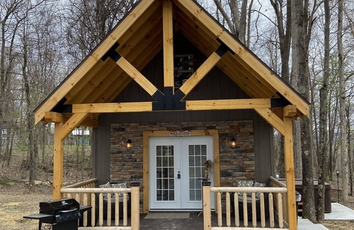 French Creek Casa | Campfire Retreat with outdoor hot tub under the stars and WiFi
