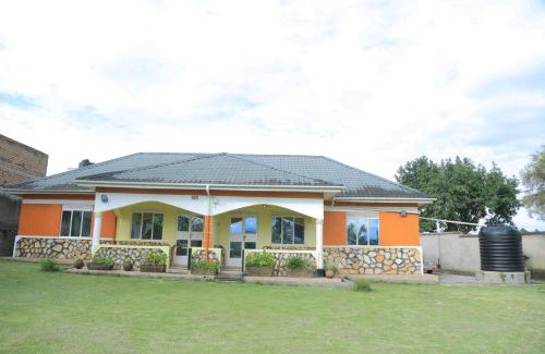 Fort Portal Casa | Campfort
