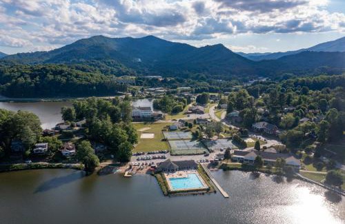 Waynesville Casa | Campground Cabin