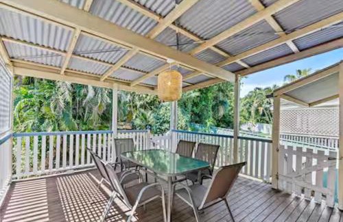 Camp Hill Casa | Camphill Retreat - 3BD, 7Km to Brisbane CBD