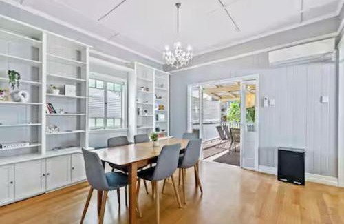 Camp Hill Casa | Camphill Retreat - 3BD, 7Km to Brisbane CBD