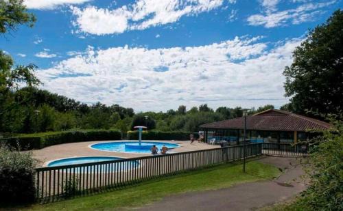 Pressignac Otro | Camping 4 étoiles - Piscine - ccbbghg