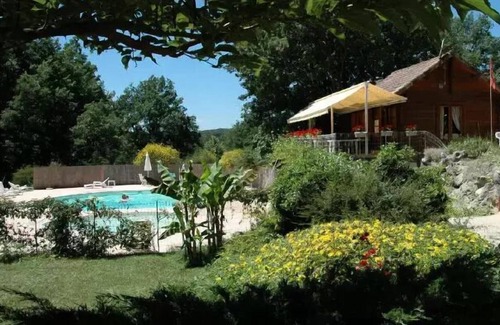 Saint-Cirq-Lapopie Casa | Camping La Truffière*** - 2 CABINS LINKED BY A WALKWAY WITH AN EXCEPTIONAL VIEW (1 cabin for 5 and 1 cabin for 3)