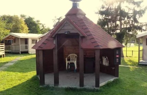 Verteillac Chalet De Esquí | Camping Le Pontis*** - Atypical Chalet Tonneau 2 people