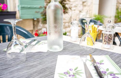 Tarascon Otro | CAMPING SAINT GABRIEL *