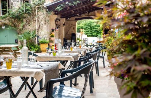 Tarascon Otro | CAMPING SAINT GABRIEL *