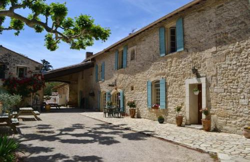 Tarascon Otro | CAMPING SAINT GABRIEL *