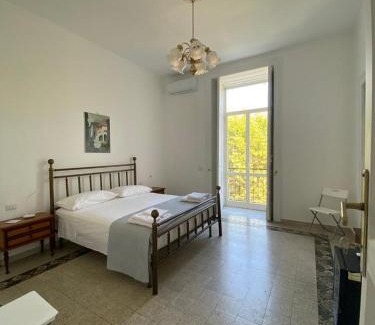 Secondigliano Cama Y Desayuno | Campo di Marte