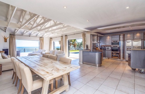Camps Bay Villa | Camps Bay superb family Villa with 360°panoramic views, serviced & solar powered