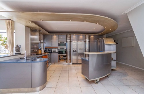 Camps Bay Villa | Camps Bay superb family Villa with 360°panoramic views, serviced & solar powered