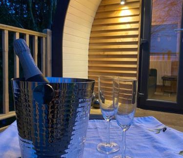 Glasgow Otro | Campsie Luxury Pods with hot tub