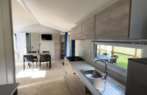 Pays-de-Belves Casa | Campsite Flower Les Nauves*** - Premium Mobile Home 33m² (2 bedrooms - 4 people) + dishwasher for 4 people