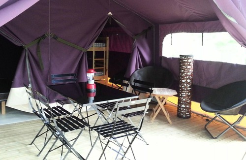 Neuveglise-sur-Truyere Casa | Camping Flower le Belvédère**** - Freeflower 3-room Comfort Tent for 5 people Without Sanitary