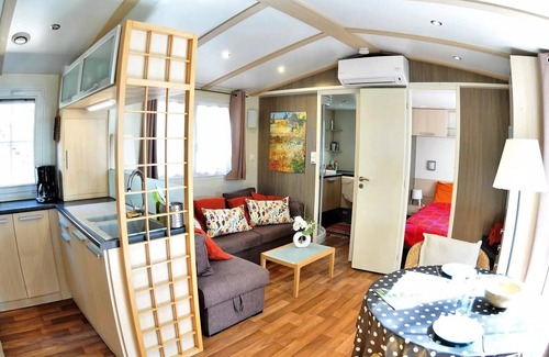 Castelnau-de-Guers Casa | Residencial Camping La Pinède **** - Casa m��vil Blueberry 3 habitaciones 6 personas Zona residencial