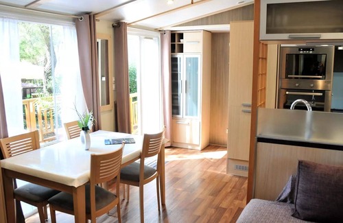 Castelnau-de-Guers Casa | Residencial Camping La Pinède **** - Casa móvil Blueberry 4 habitaciones 6 personas Zona residencial
