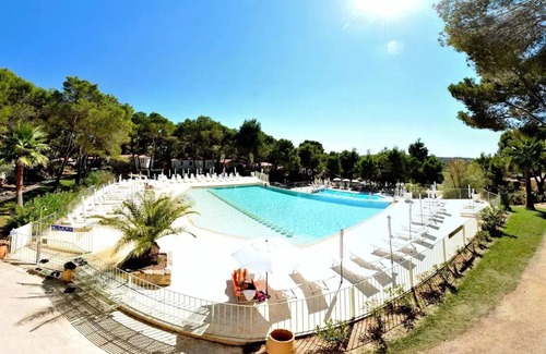 Castelnau-de-Guers Casa | Residencial Camping La Pinède **** - Casa móvil Blueberry 4 habitaciones 6 personas Zona residencial