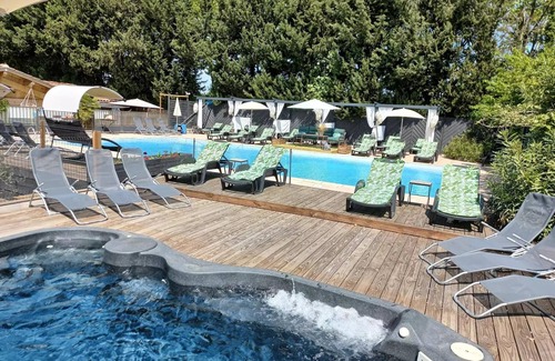 Paluds de Noves Chalet De Esquí | Campsite Verbela village **** - Chalet 35m2 - 2 bedrooms 4 to 6 people - 4 pers. included in the tariff