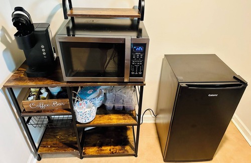 Cherry Hill Apartamento | Campu's Basement Studio w/ private entrance