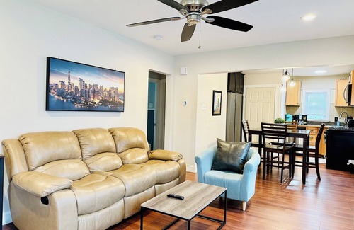 Cherry Hill Casa | Campu's shared House - Main Level