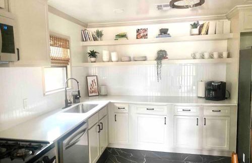 Edmond Casa | Campus Cottage Kng Bed! Walk To Uco And Downtown