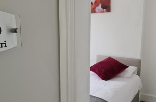 Denbigh Casa | Camri Room