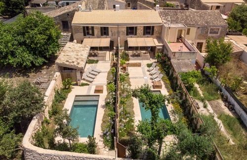 Consell Casa | CAN CUNSO 20. Casa de pueblo del siglo XIX reformada. Ideal familias y amigos.