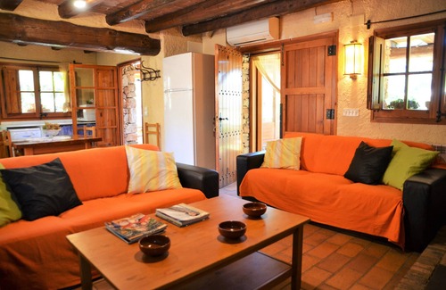 Nulles Casa | Can de Cuells - encantadora casa de vacaciones con una gran piscina y jardín.
