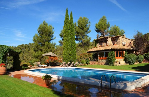 Nulles Casa | Can de Cuells - encantadora casa de vacaciones con una gran piscina y jardín.