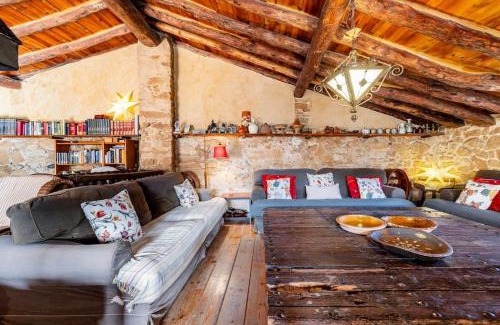 Prat de Comte Casa | Can Miqueló - casa rural 16 hòstes
