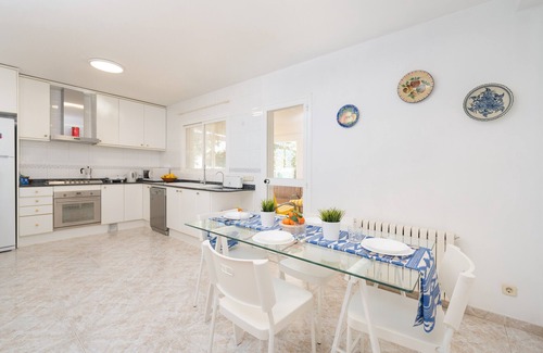 Badia Blava Villa | CAN MORAGUES & MARTORELL - Villa con piscina privada en BADIA BLAVA. WiFi Gratis