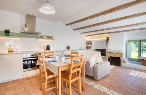 Saus Casa | CAN PARRALETS: Casa rural en alquiler en Saus, confortable, renovada y con encanto