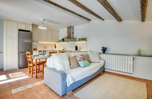 Saus Casa | CAN PARRALETS: Casa rural en alquiler en Saus, confortable, renovada y con encanto