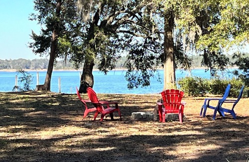 Melrose Casa | Can't Believe Summer's Almost Over? Wait! This is Florida! Lake, firepit, boats
