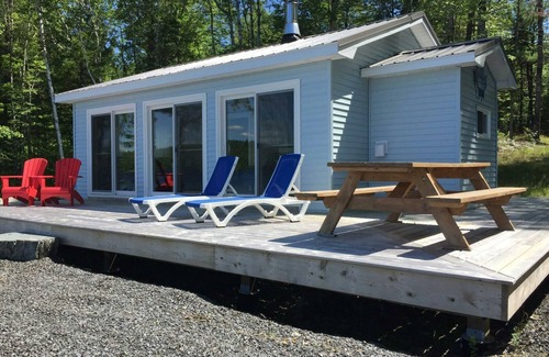 Queens Casa | Canada dream vacation right on the lake in the popular province of Nova Scotia