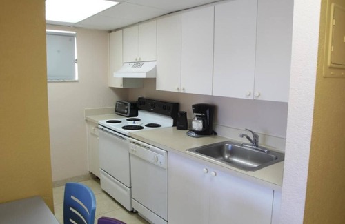 Pompano Beach Hotel | Canada House Beach Club Resort