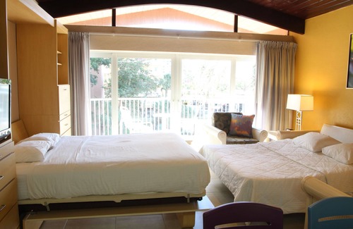 Pompano Beach Hotel | Canada House Beach Club Resort