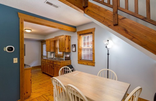 Millersburg Cabina | Canadian Hemlock . Trailside Lodging
